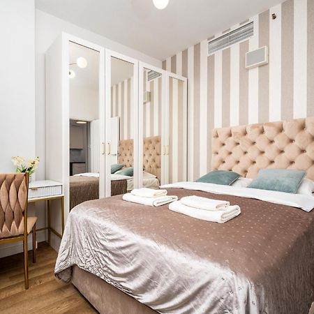 Wola Tower Deluxe Separate Bedroom With Free Garage - By Perfect Apart Βαρσοβία Εξωτερικό φωτογραφία