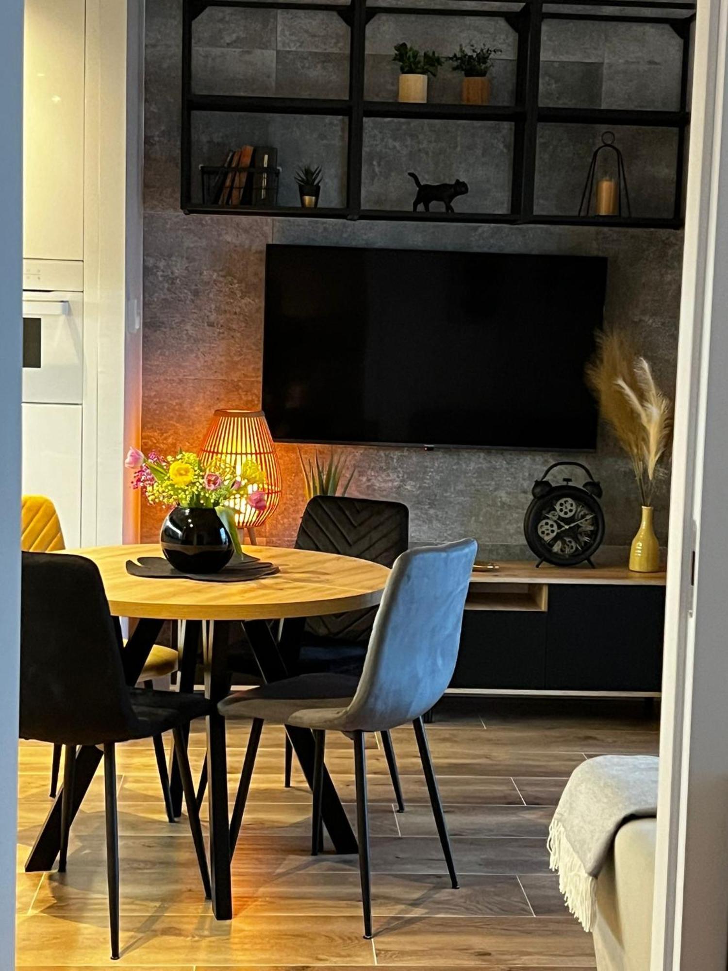 Wola Tower Deluxe Separate Bedroom With Free Garage - By Perfect Apart Βαρσοβία Εξωτερικό φωτογραφία