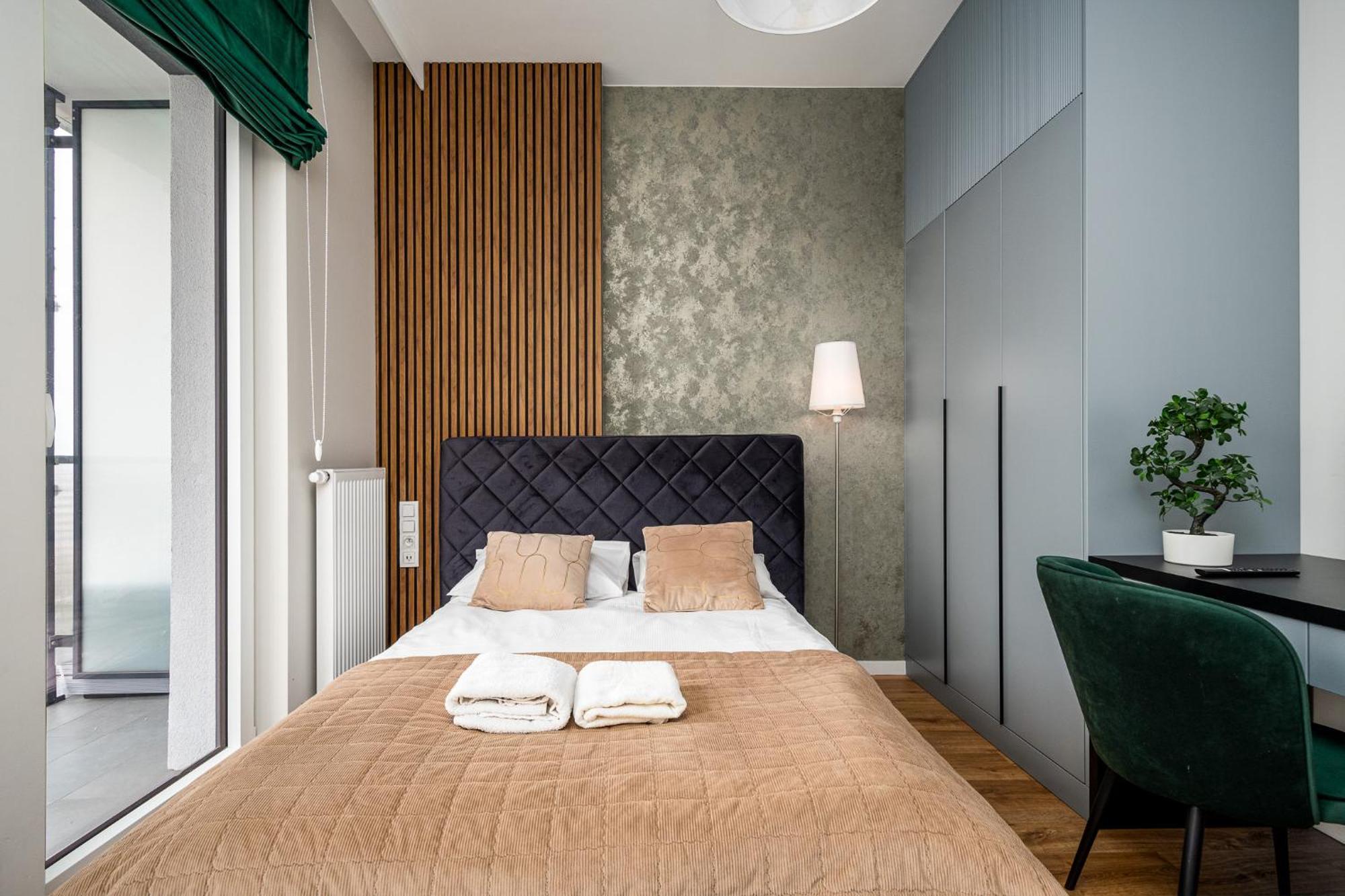 Wola Tower Deluxe Separate Bedroom With Free Garage - By Perfect Apart Βαρσοβία Εξωτερικό φωτογραφία