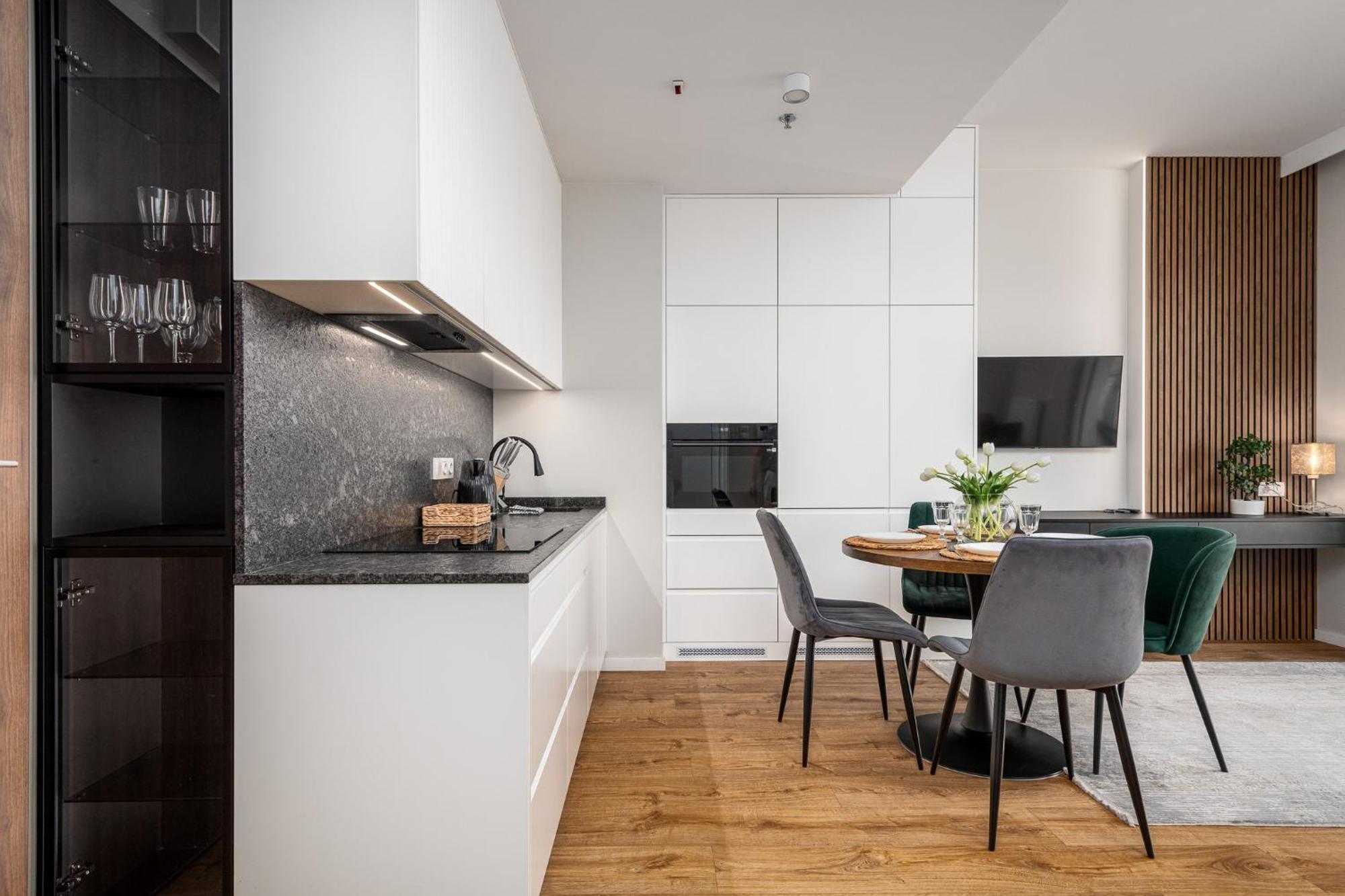 Wola Tower Deluxe Separate Bedroom With Free Garage - By Perfect Apart Βαρσοβία Εξωτερικό φωτογραφία