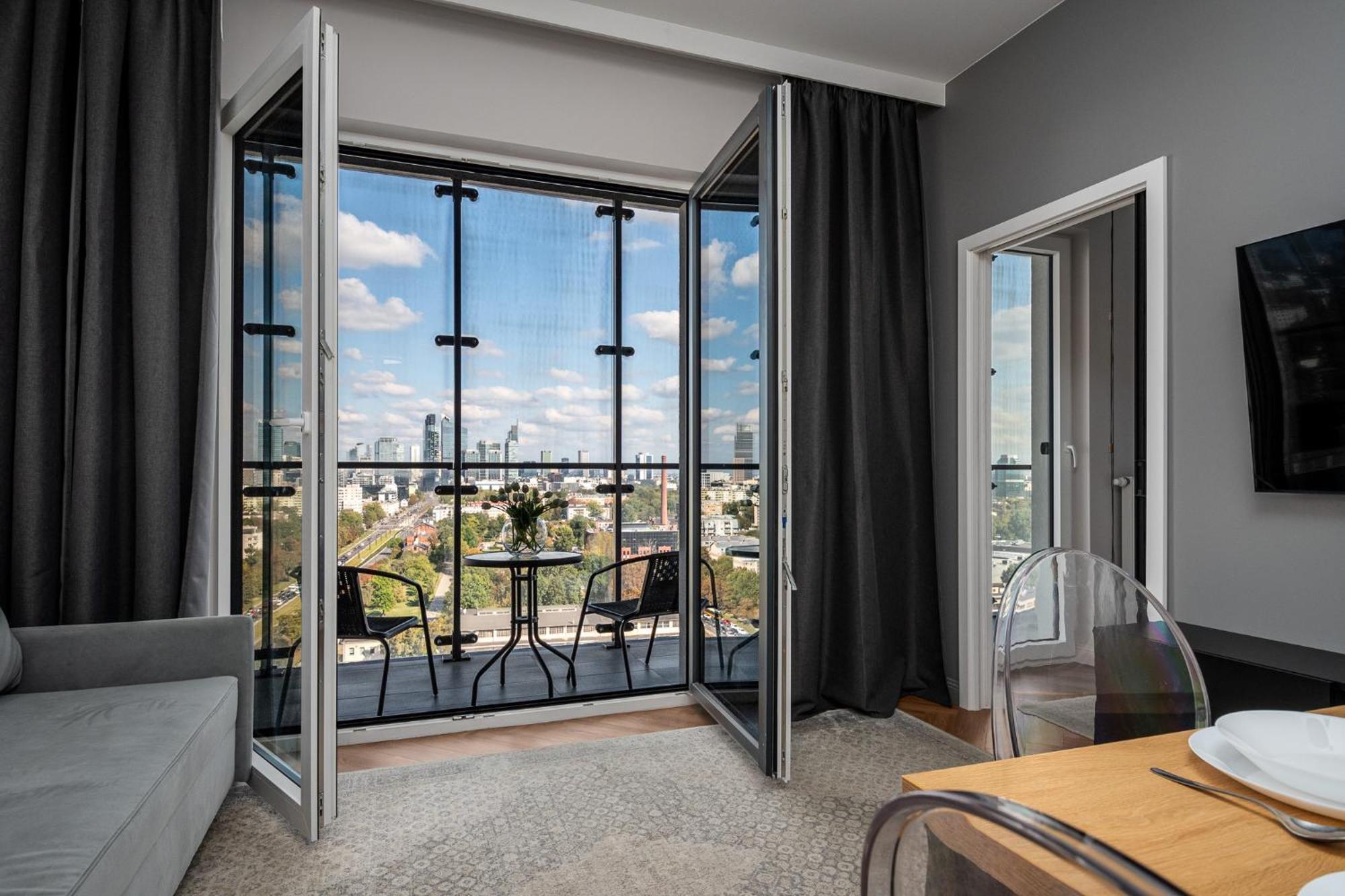 Wola Tower Deluxe Separate Bedroom With Free Garage - By Perfect Apart Βαρσοβία Εξωτερικό φωτογραφία