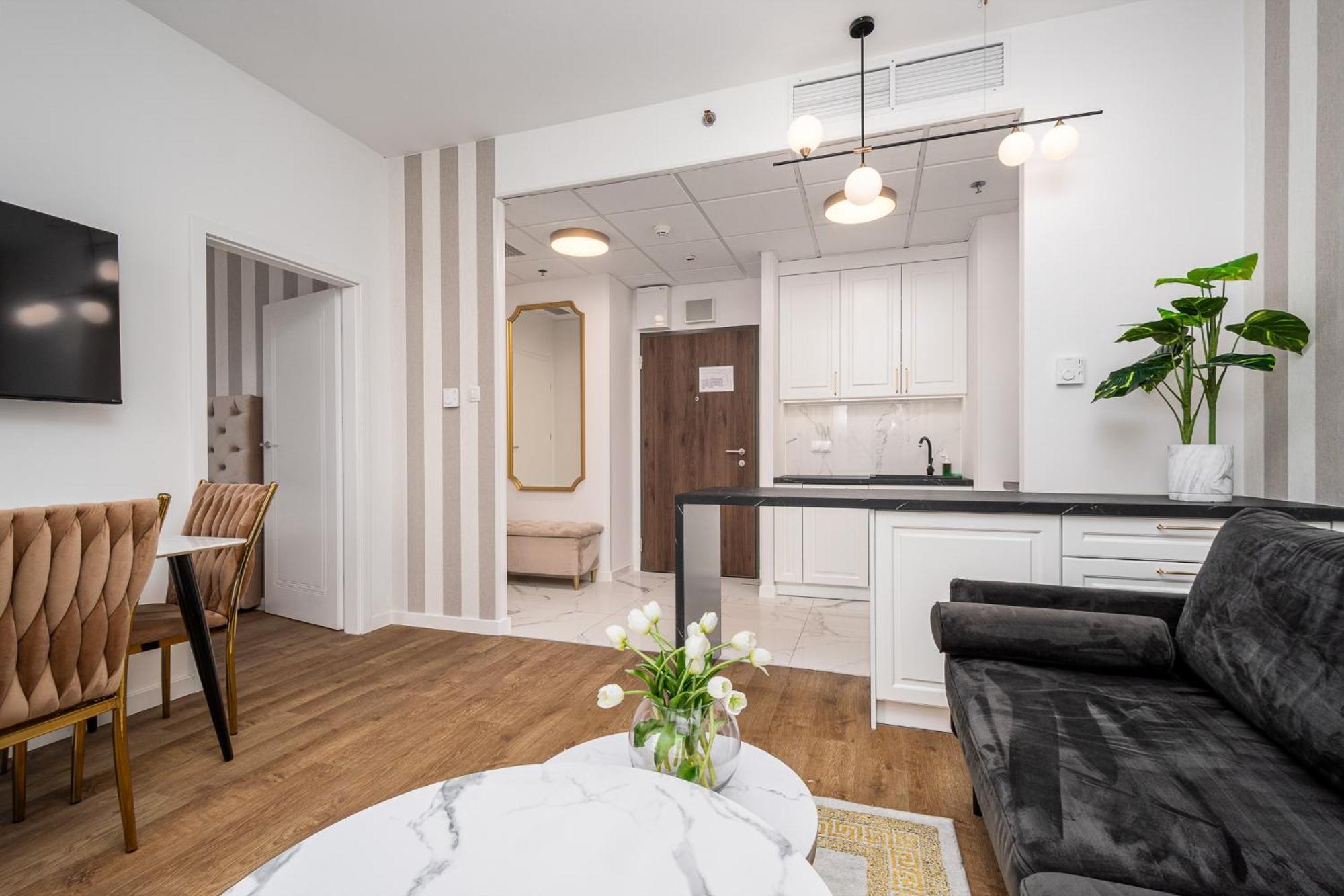 Wola Tower Deluxe Separate Bedroom With Free Garage - By Perfect Apart Βαρσοβία Εξωτερικό φωτογραφία