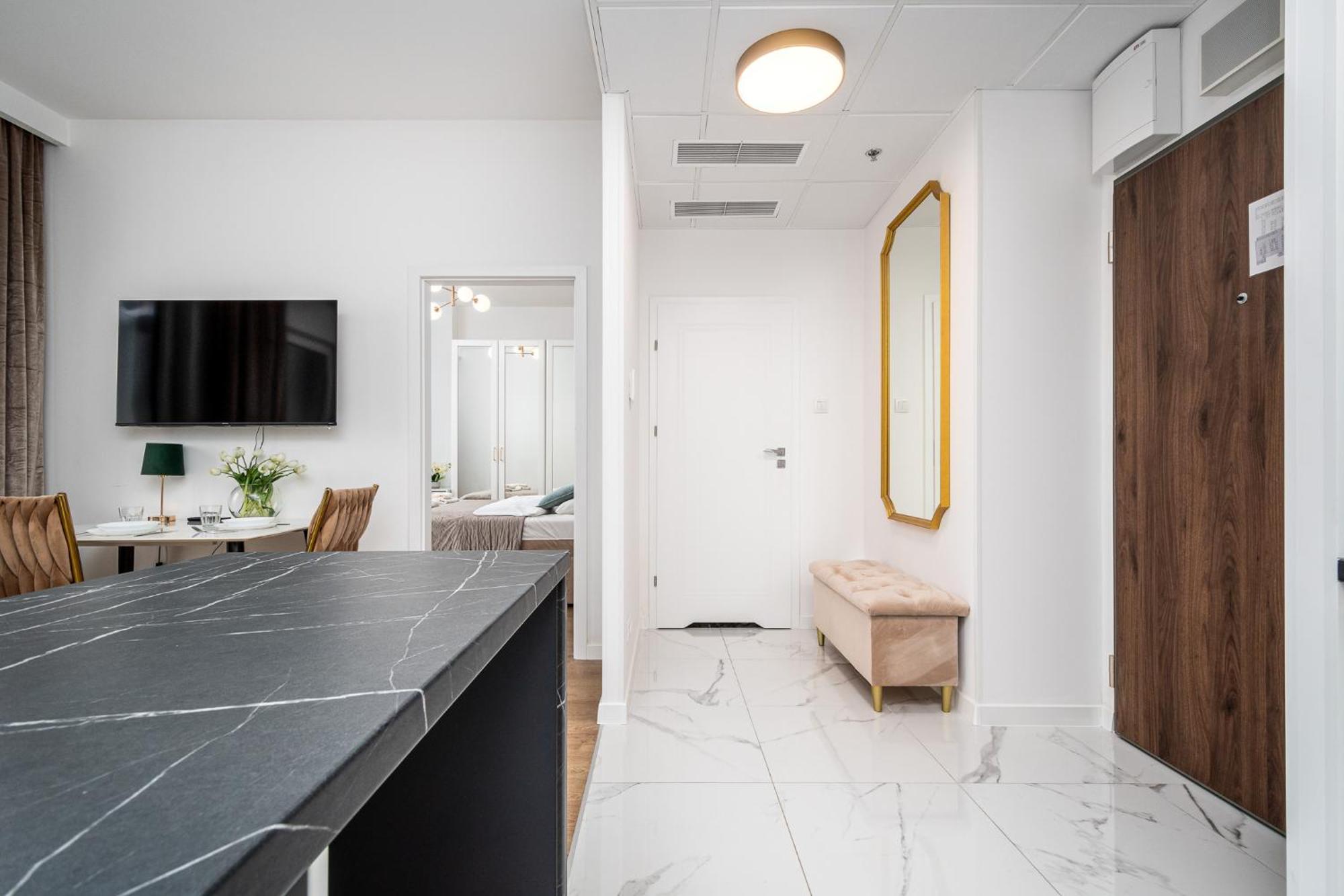 Wola Tower Deluxe Separate Bedroom With Free Garage - By Perfect Apart Βαρσοβία Εξωτερικό φωτογραφία